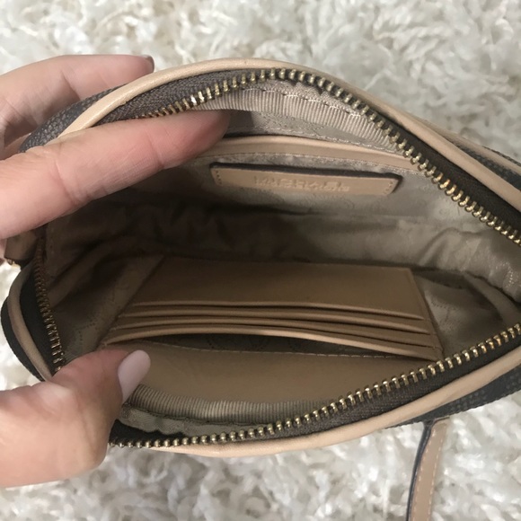 Micheal Kors Crossbody bag - Picture 3 of 3